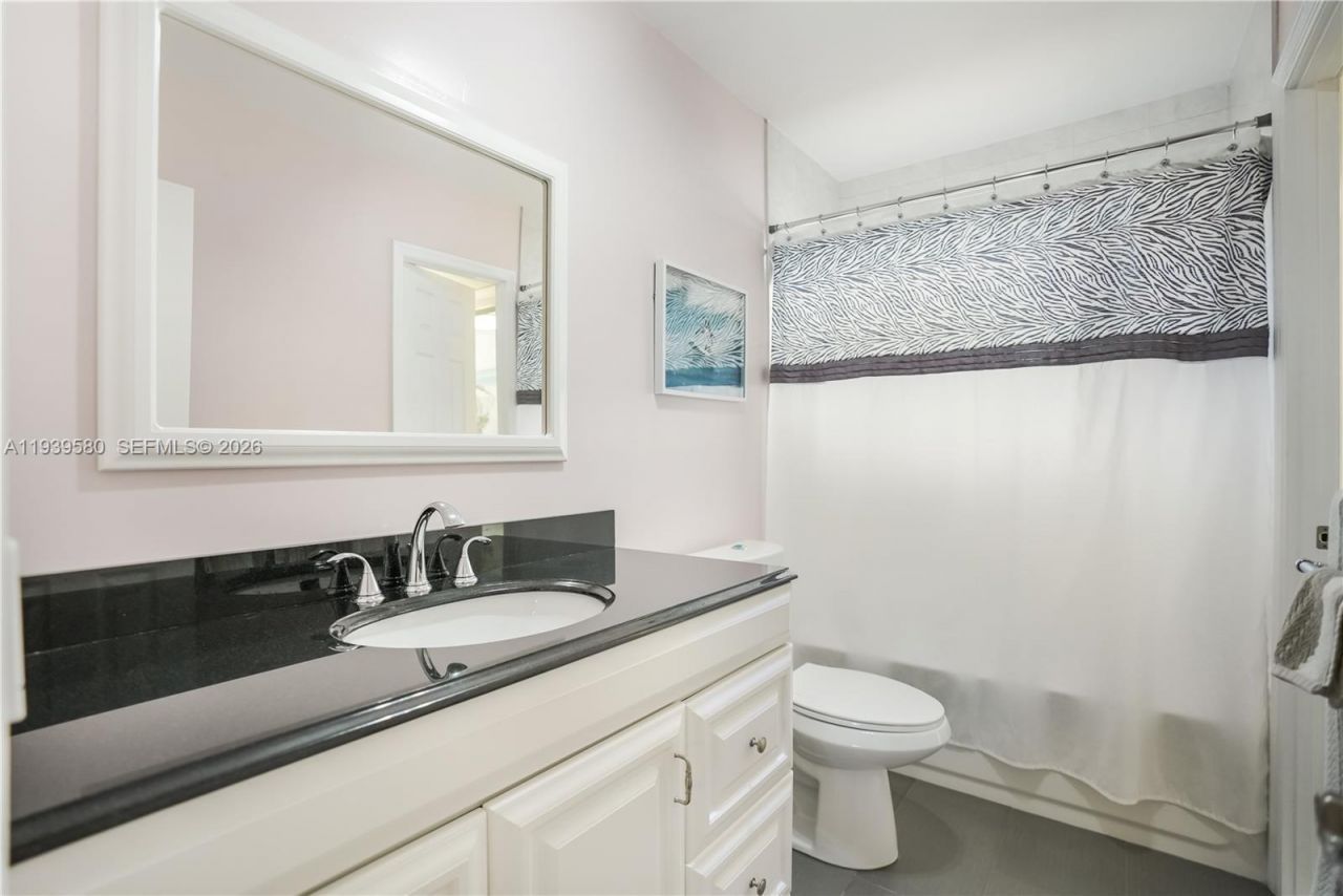 4801 NW 34th St, Unit 406, Lauderdale Lakes, FL 33319 Photo