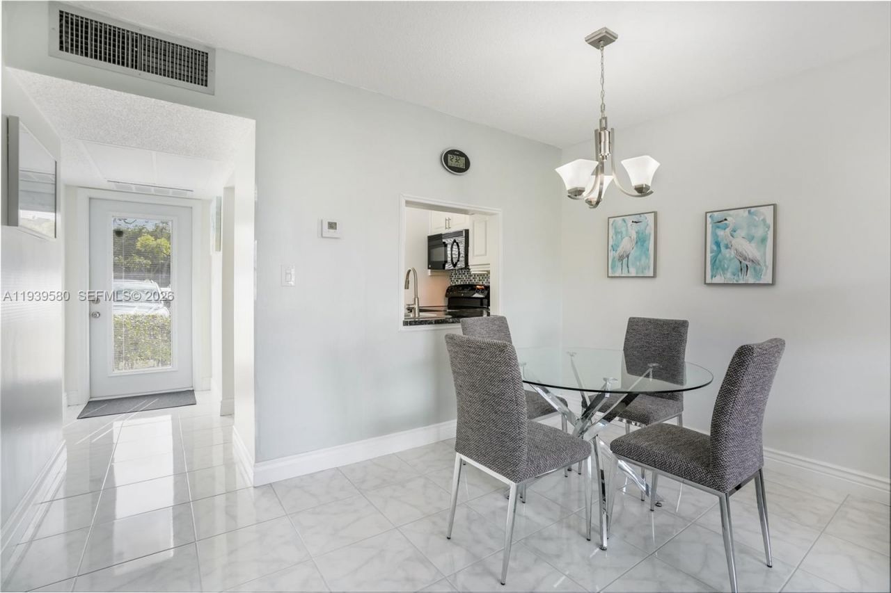 4801 NW 34th St, Unit 406, Lauderdale Lakes, FL 33319 Photo