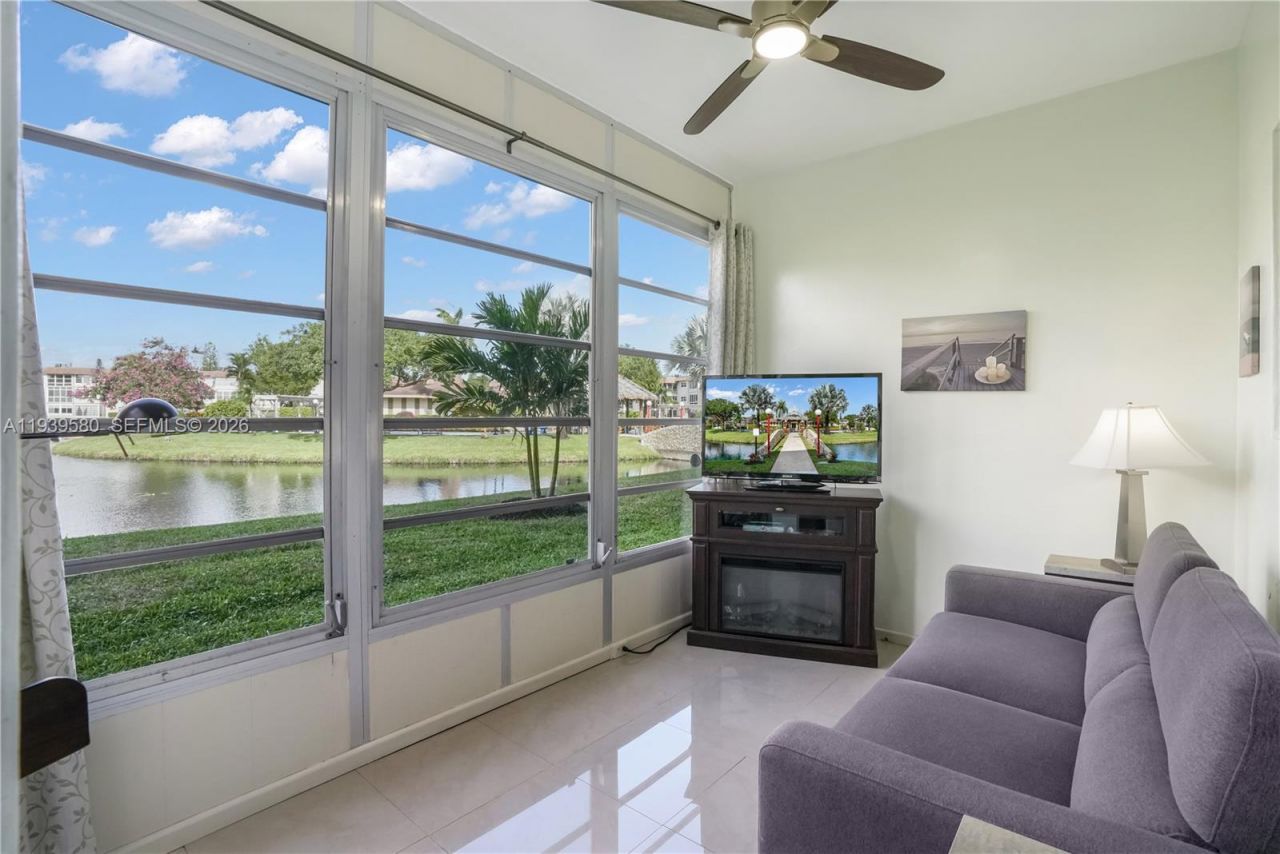 4801 NW 34th St, Unit 406, Lauderdale Lakes, FL 33319 Photo