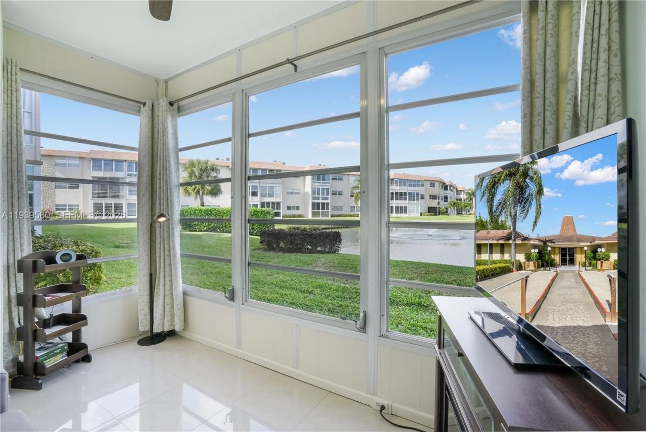 4801 NW 34th St, Unit 406, Lauderdale Lakes, FL 33319 Photo