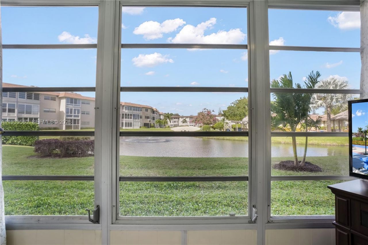 4801 NW 34th St, Unit 406, Lauderdale Lakes, FL 33319 Photo