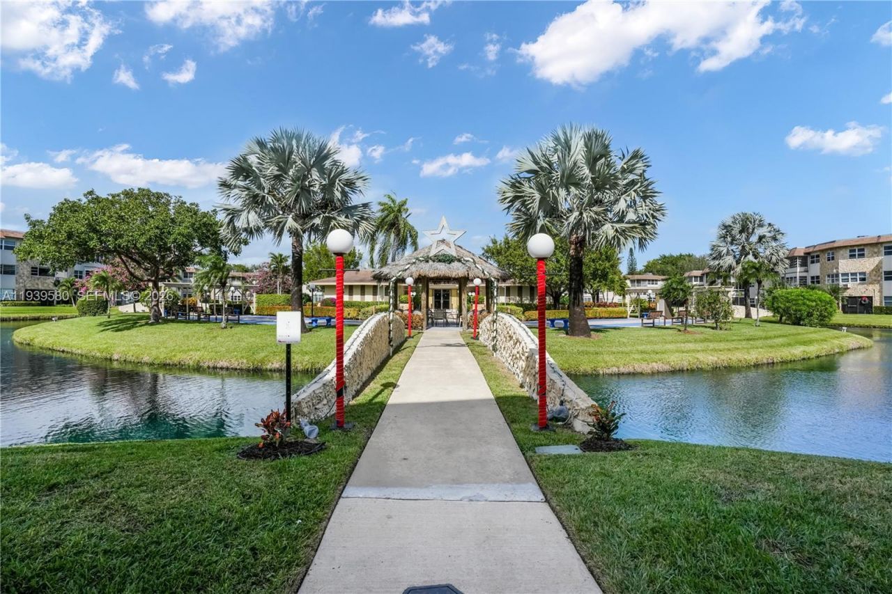 4801 NW 34th St, Unit 406, Lauderdale Lakes, FL 33319 Photo