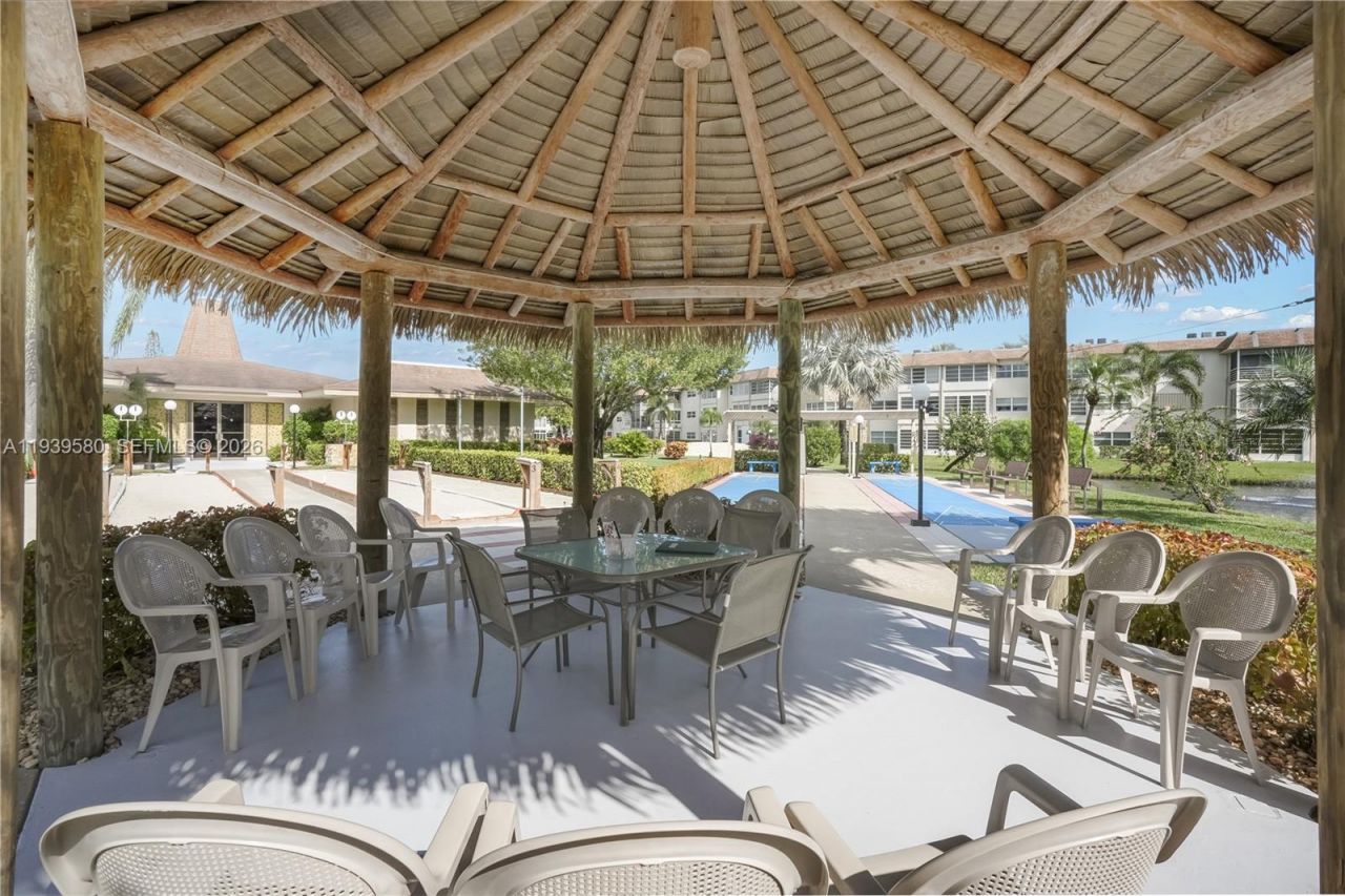 4801 NW 34th St, Unit 406, Lauderdale Lakes, FL 33319 Photo
