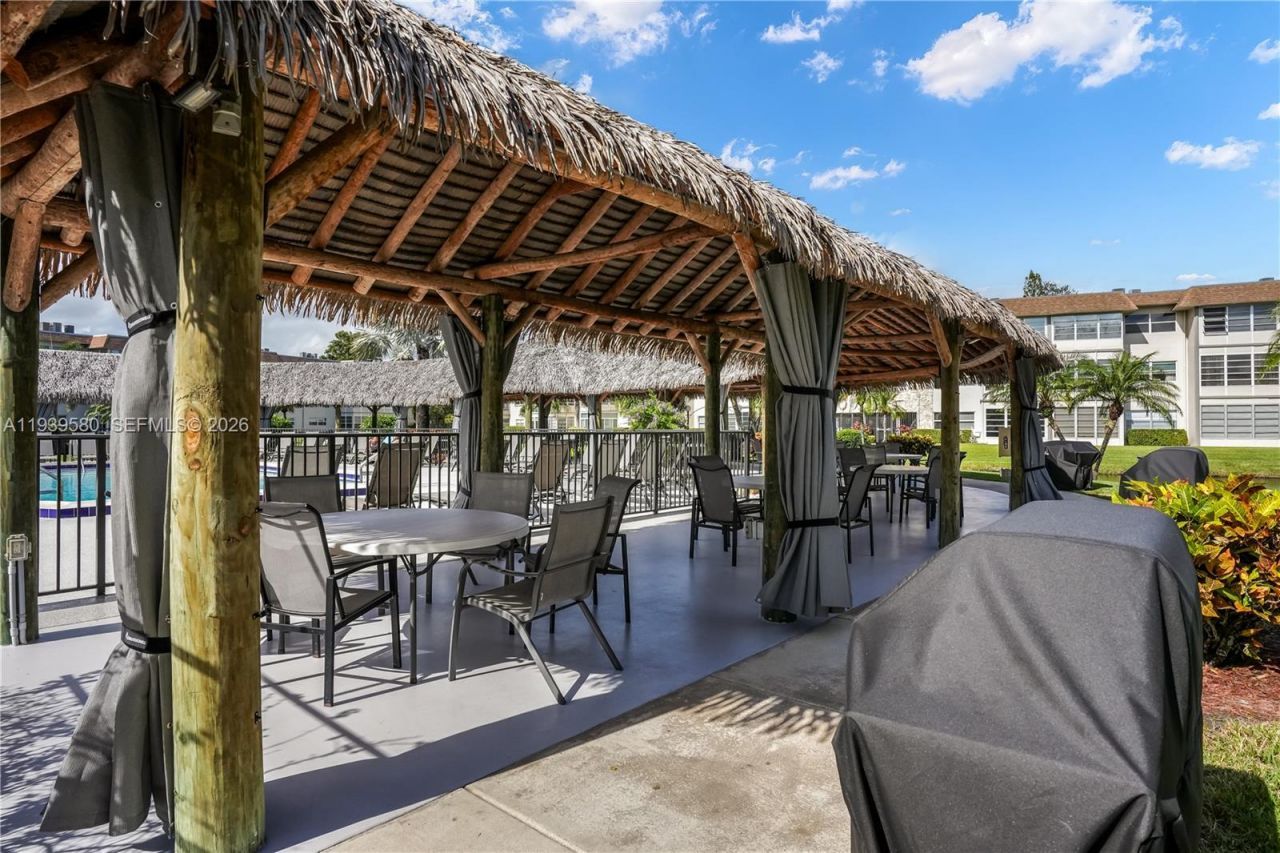 4801 NW 34th St, Unit 406, Lauderdale Lakes, FL 33319 Photo
