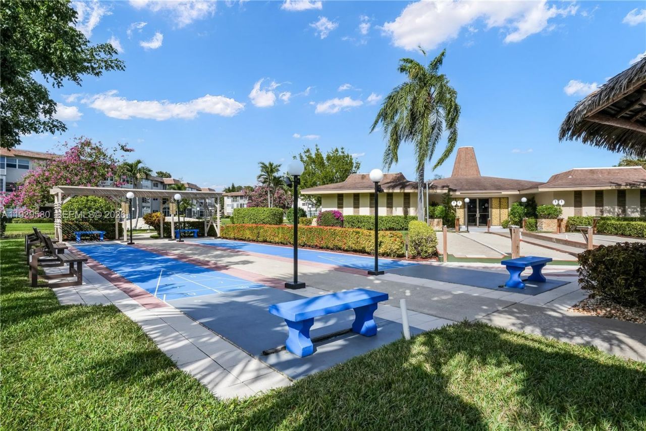 4801 NW 34th St, Unit 406, Lauderdale Lakes, FL 33319 Photo