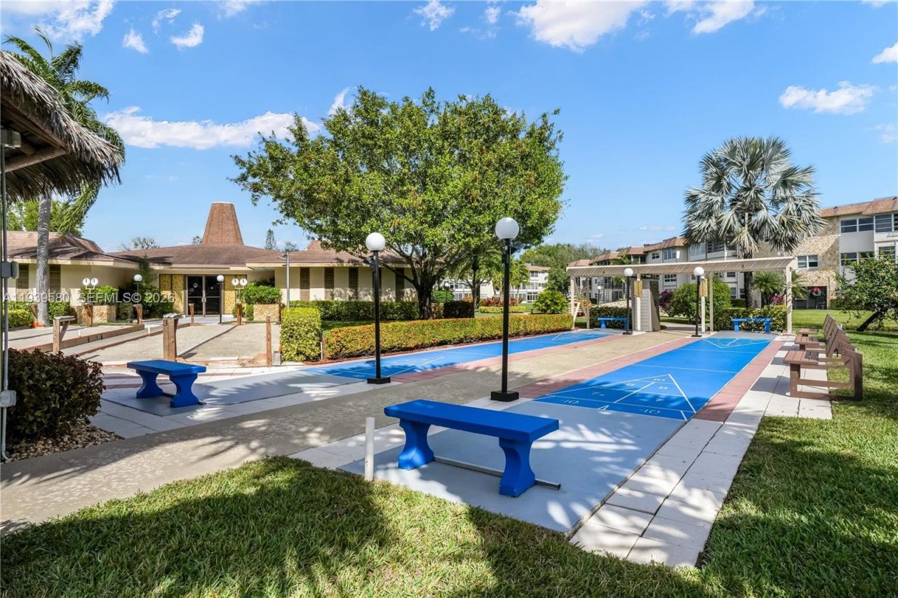4801 NW 34th St, Unit 406, Lauderdale Lakes, FL 33319 Photo