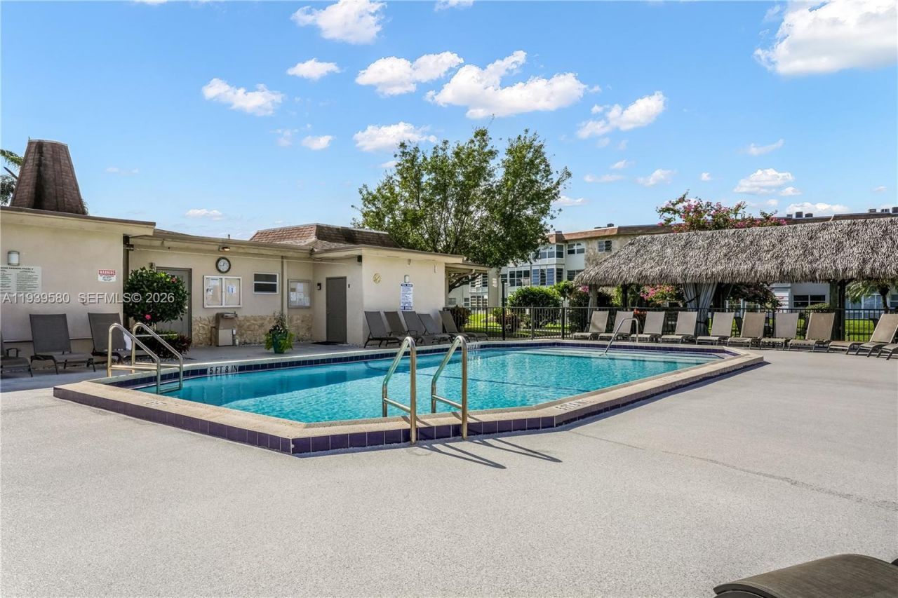 4801 NW 34th St, Unit 406, Lauderdale Lakes, FL 33319 Photo