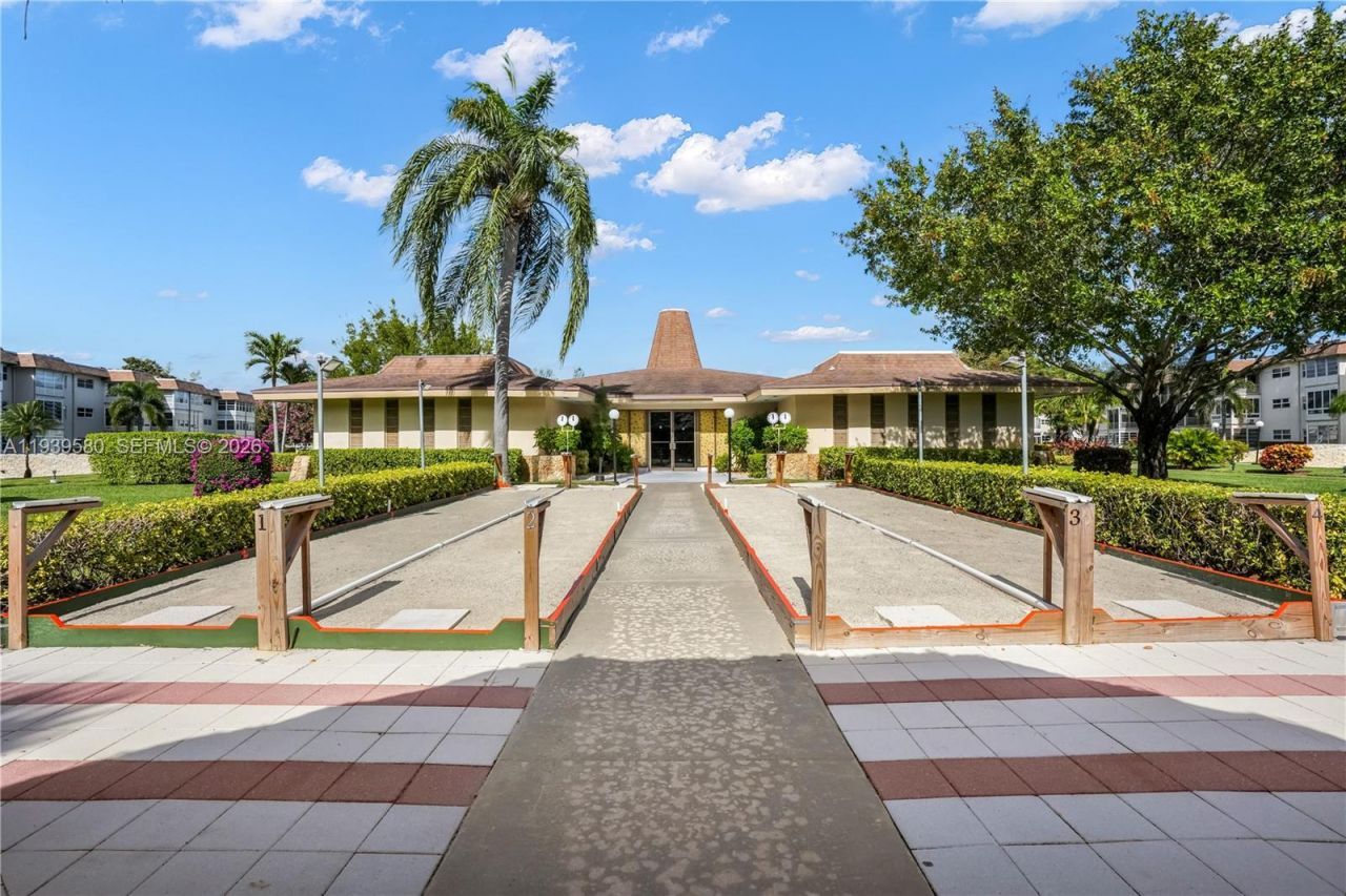 4801 NW 34th St, Unit 406, Lauderdale Lakes, FL 33319 Photo
