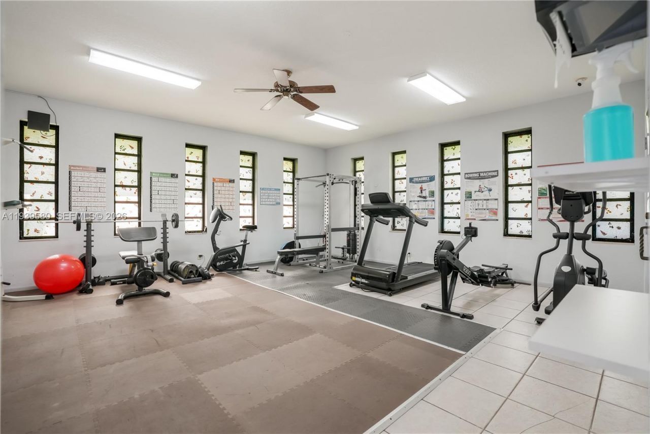 4801 NW 34th St, Unit 406, Lauderdale Lakes, FL 33319 Photo