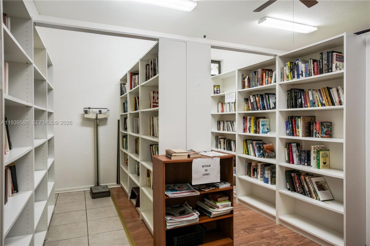 4801 NW 34th St , Unit 406, Lauderdale Lakes, FL 33319 Photo