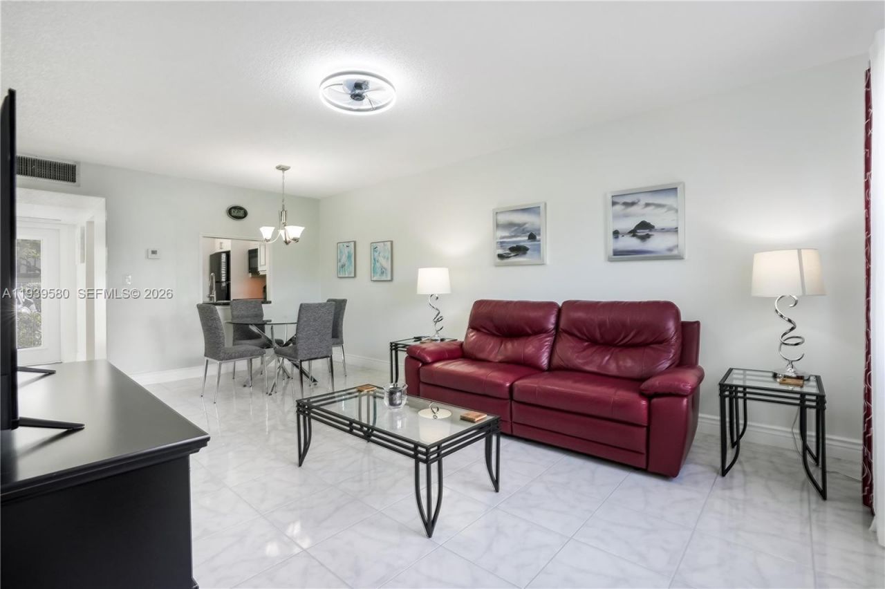 4801 NW 34th St, Unit 406, Lauderdale Lakes, FL 33319 Photo