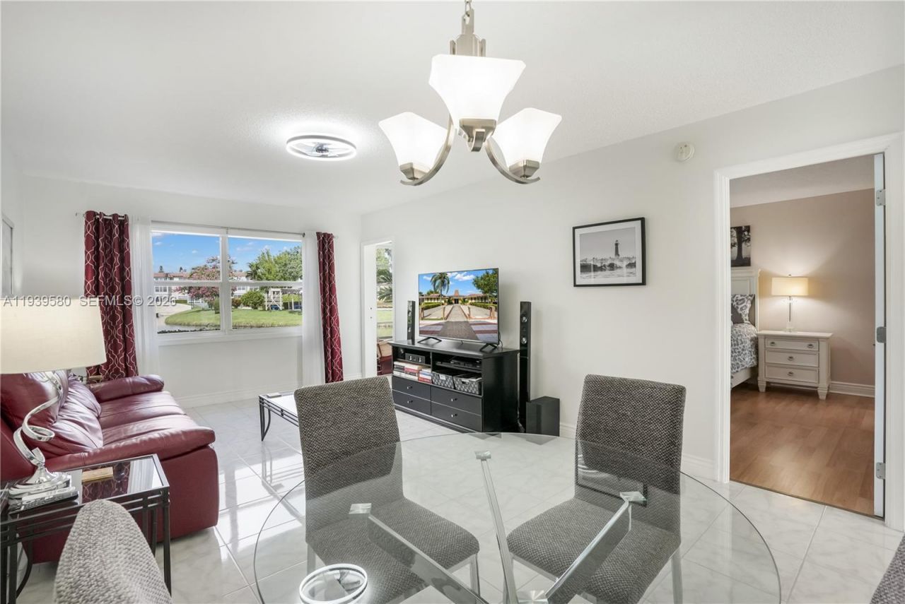 4801 NW 34th St , Unit 406, Lauderdale Lakes, FL 33319 Photo