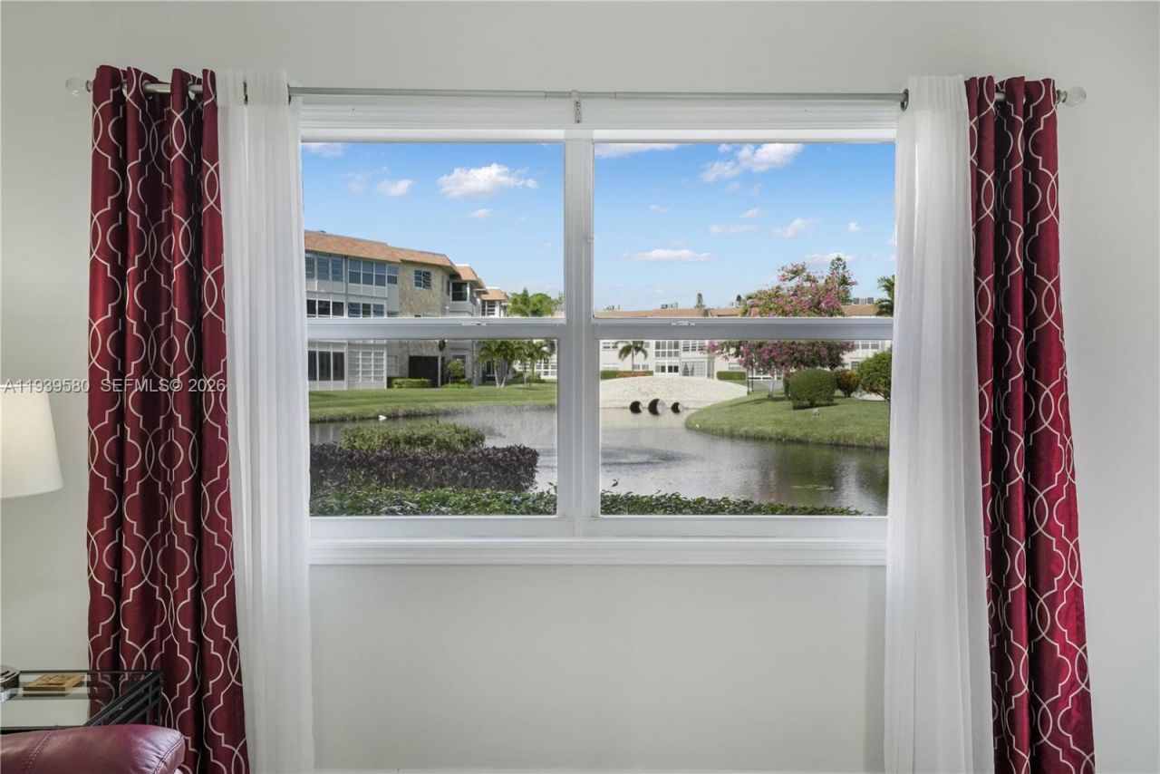 4801 NW 34th St, Unit 406, Lauderdale Lakes, FL 33319 Photo