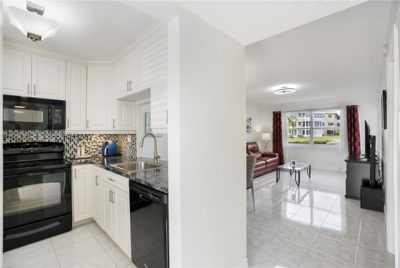 4801 NW 34th St, Unit 406, Lauderdale Lakes, FL 33319 Photo