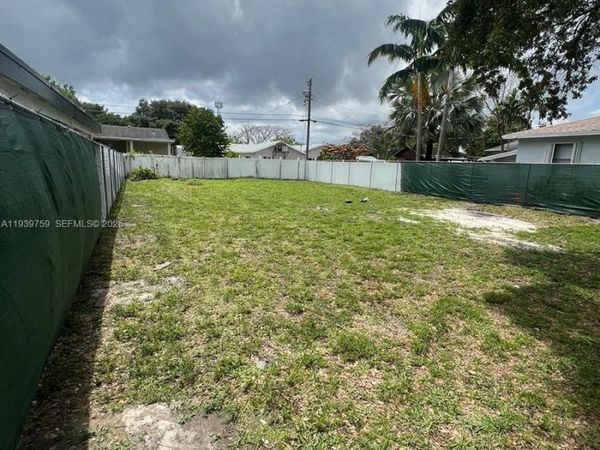 6122 Garfield St, Hollywood, FL 33024