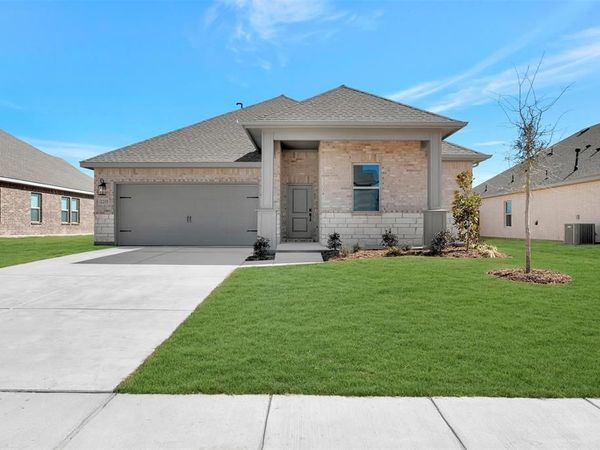 2205 Maple Ridge Drive, Van Alstyne, TX 75495