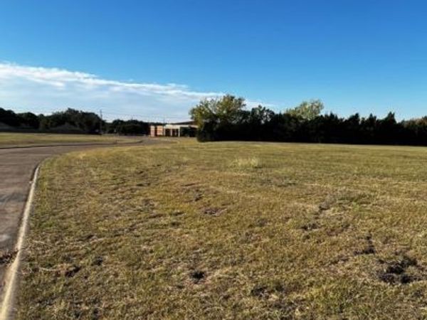 601 W Wintergreen Road , DeSoto, TX 75115