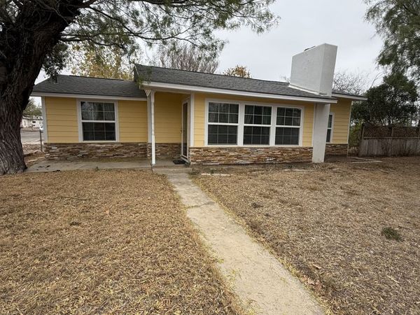 707 W Hay, Carrizo Springs, TX 78834