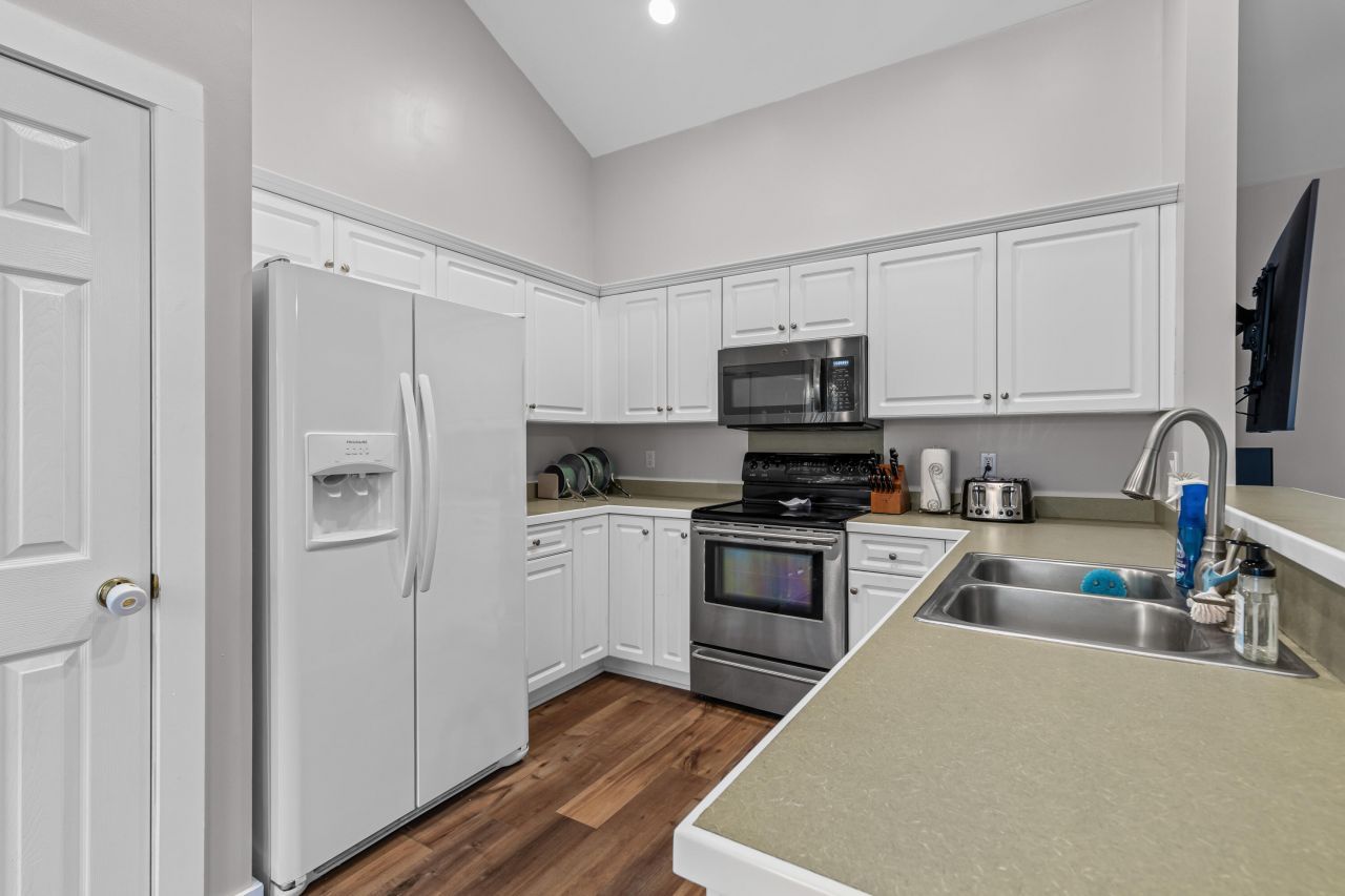 4833 Cherry Blossom Drive Photo 9