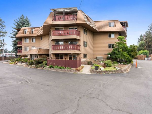 9020 N Country Homes Blvd, Spokane, WA 99218
