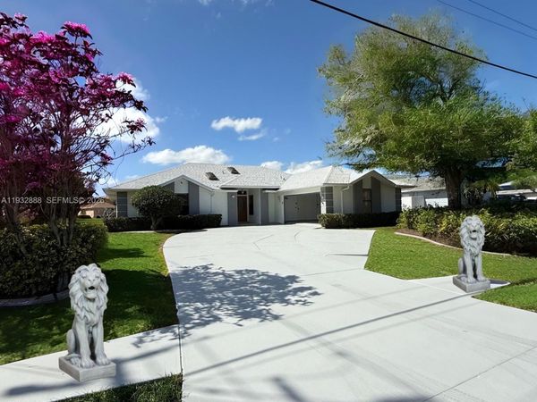 5400 NW Emblem St, Port St. Lucie, FL 34983