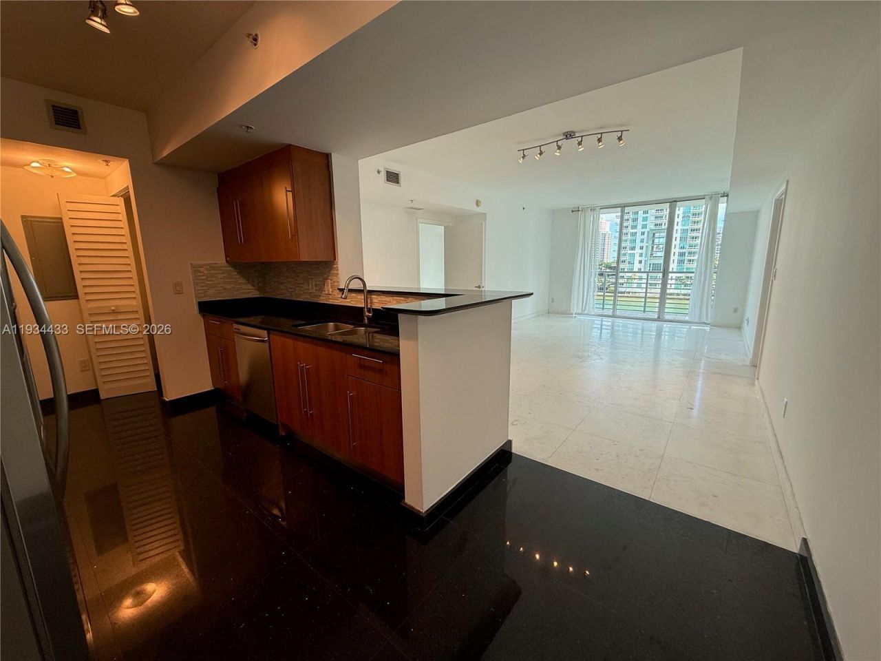 325 S Biscayne Blvd , Unit 621, Miami, FL 33131 Photo