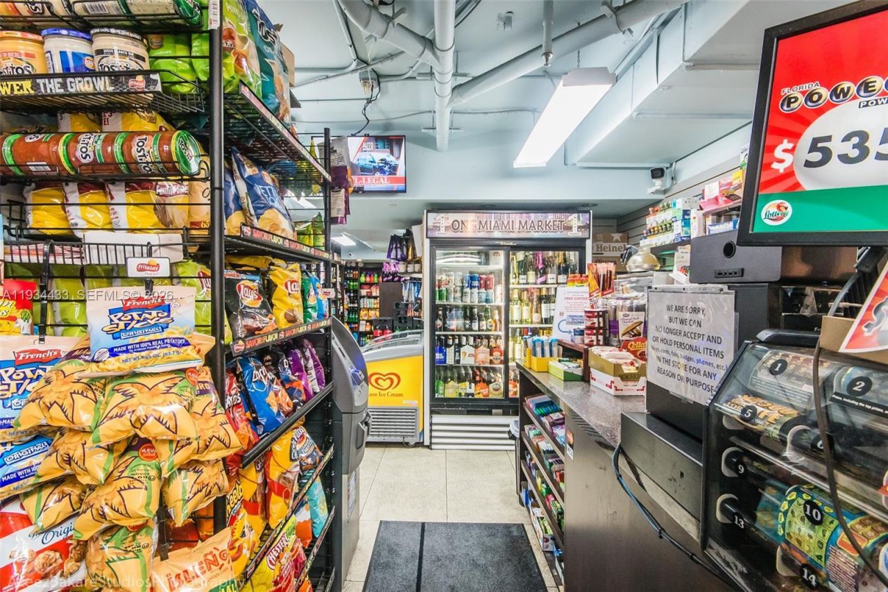 325 S Biscayne Blvd , Unit 621, Miami, FL 33131 Photo