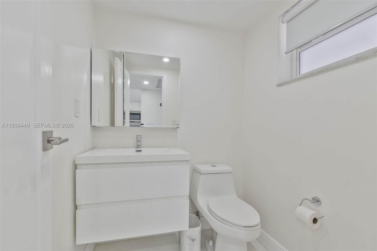 100 Edgewater Dr, Unit 204, Coral Gables, FL 33133 Photo