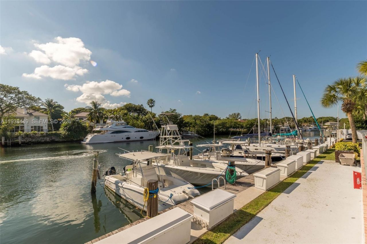 100 Edgewater Dr, Unit 204, Coral Gables, FL 33133 Photo