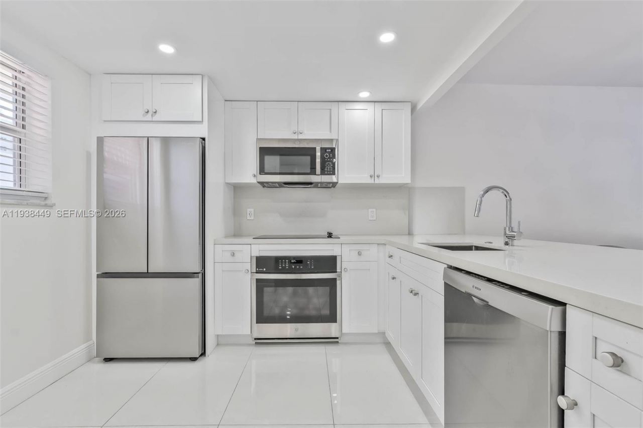100 Edgewater Dr, Unit 204, Coral Gables, FL 33133 Photo