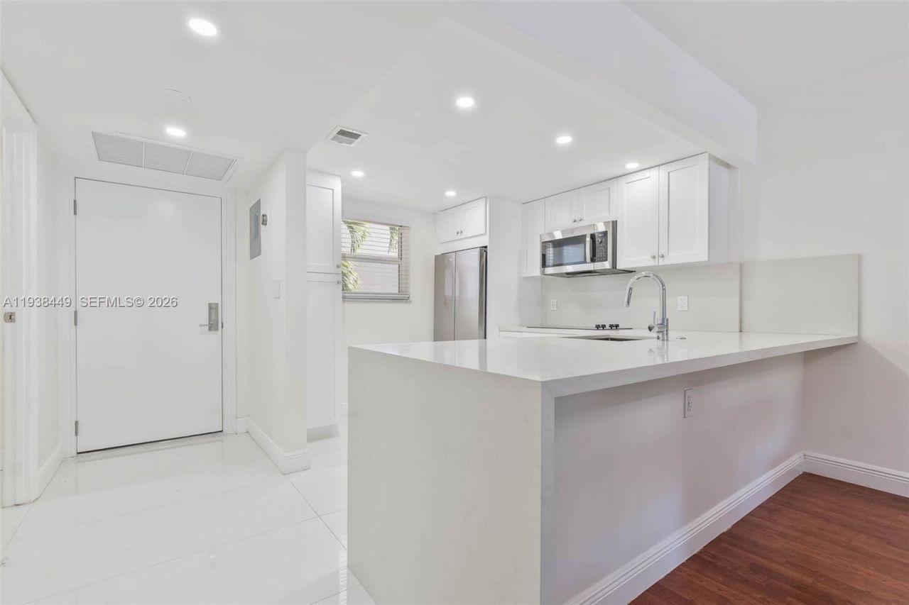 100 Edgewater Dr, Unit 204, Coral Gables, FL 33133 Photo