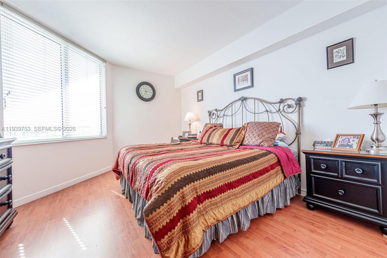 335 S Biscayne Blvd , Unit 3005, Miami, FL 33131 Photo