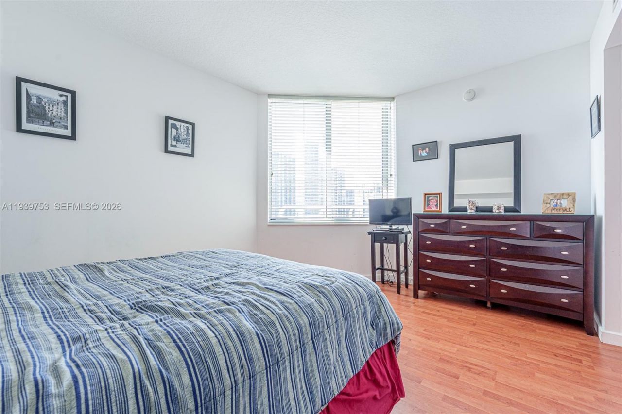 335 S Biscayne Blvd , Unit 3005, Miami, FL 33131 Photo