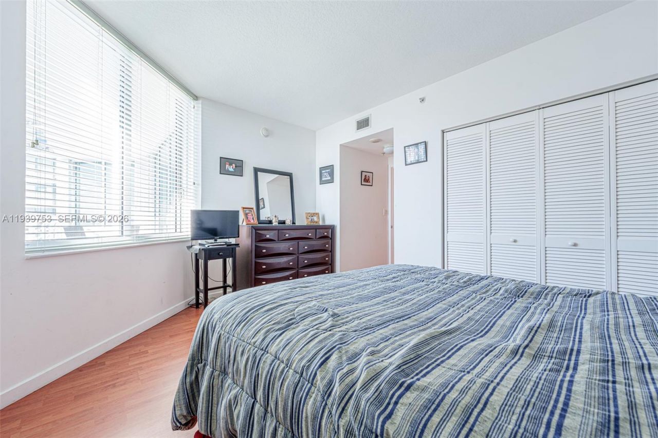 335 S Biscayne Blvd , Unit 3005, Miami, FL 33131 Photo