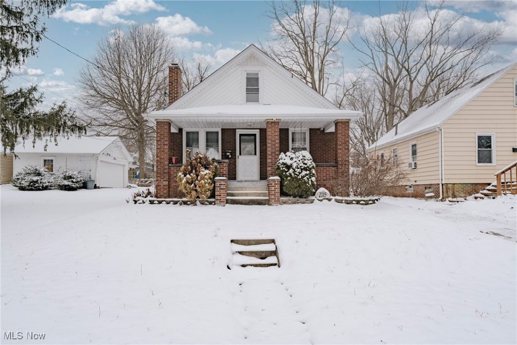 2015 Gross Avenue Ne, Canton, OH 44714 Main Photo