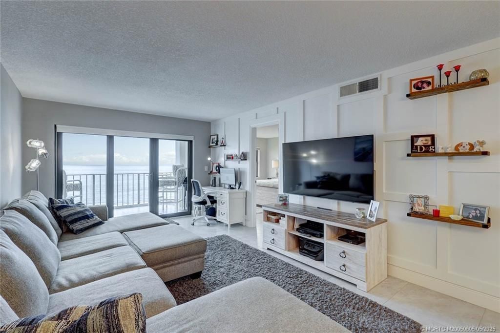 9400 S Ocean Drive, Unit 407, Jensen Beach, FL 34957 Photo