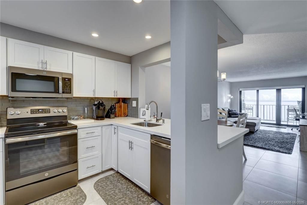 9400 S Ocean Drive, Unit 407, Jensen Beach, FL 34957 Photo