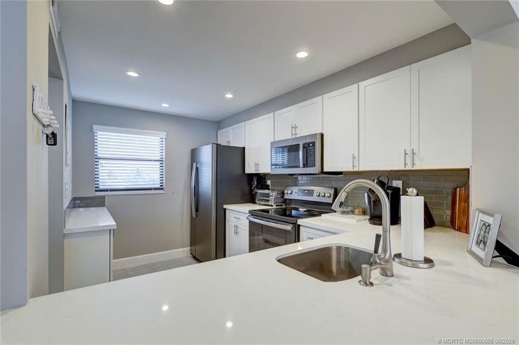 9400 S Ocean Drive, Unit 407, Jensen Beach, FL 34957 Photo