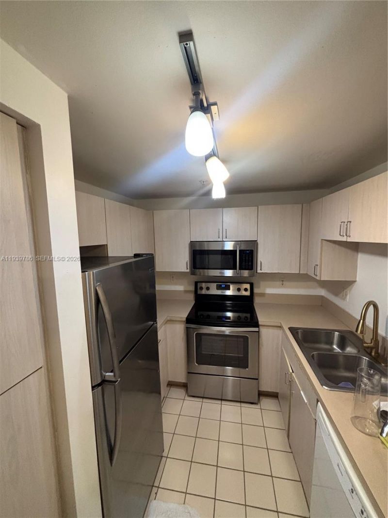 185 SE 14th Ter, Unit 603, Miami, FL 33131 Photo