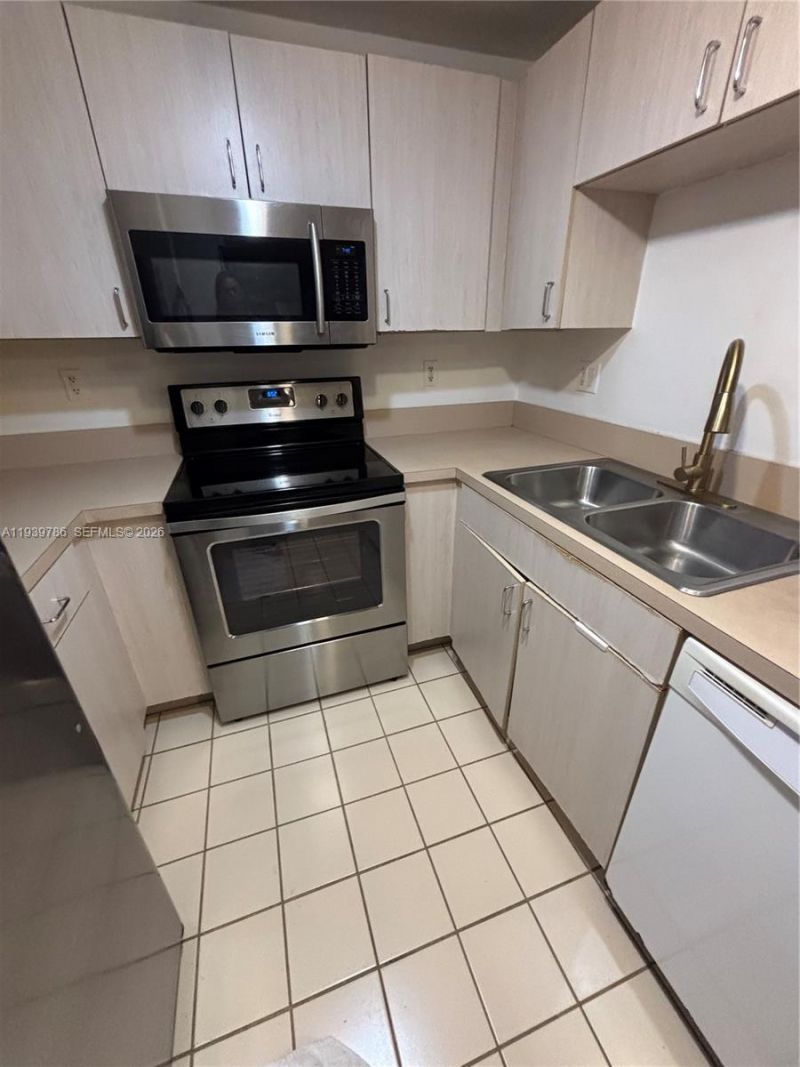 185 SE 14th Ter, Unit 603, Miami, FL 33131 Photo