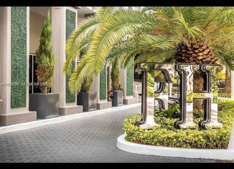 185 SE 14th Ter, Unit 603, Miami, FL 33131 Photo