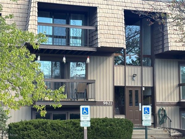 9821 Sunrise Boulevard, Unit o1, North Royalton, OH 44133