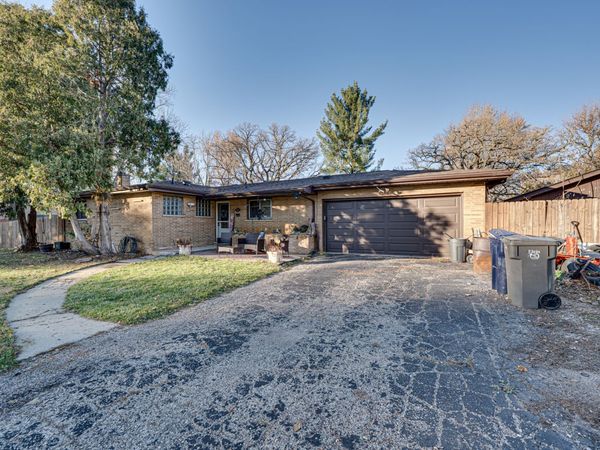 1212 Century Oaks Drive, Elgin, IL 60123