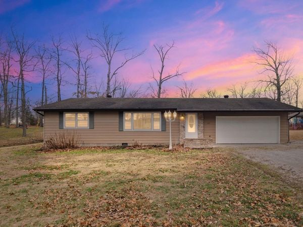 105 Hickory Grove Road, Salem, IL 62881