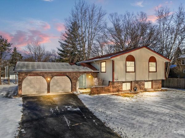 425 Carriage Hill Road, Naperville, IL 60565