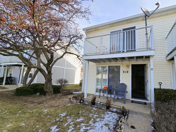 319 Meadow Green Lane, Round Lake Beach, IL 60073