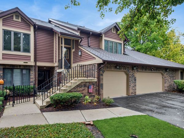 1015 Braemoor Drive, Unit 1015B, Downers Grove, IL 60515