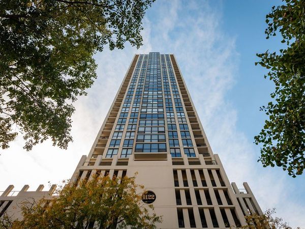 1122 N Clark Street, Unit 1403, Chicago, IL 60610