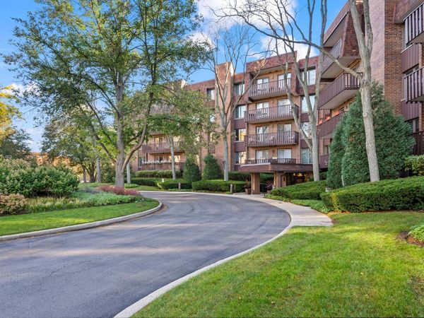 1125 Lake Cook Road, Unit 209, Northbrook, IL 60062