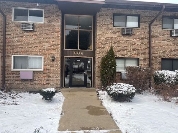 806 E Old Willow Road, Unit 211, Prospect Heights, IL 60070